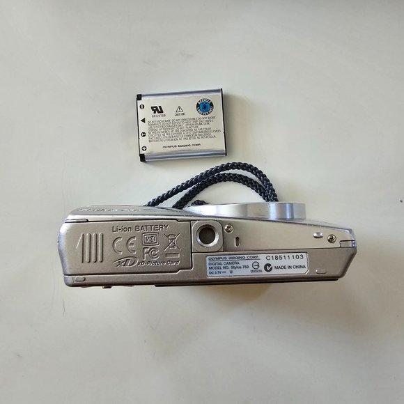 Olympus Stylus 750 CCD Digital Camera AS IS - Picture 5 of 7